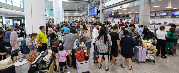 Coastal ferry terminal in Incheon bustling with summer travelers. (Source: Yonhap News)