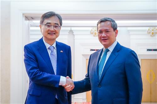 Foreign Minister Cho Hyun meets with Cambodian Prime Minister Hun Manet (Source: Yonhap News)