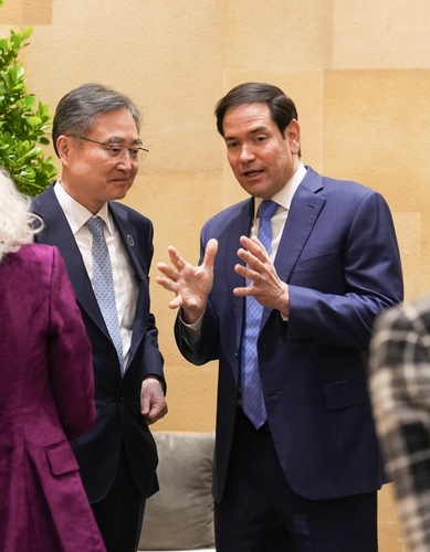 Cho Hyun and Secretary Rubio (Source: Yonhap News)
