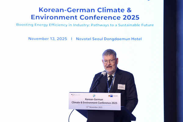 Joern Beissert, Deputy Ambassador at the German Embassy in Korea, delivers welcoming remarks at the “Korean-German Climate & Environment Conference 2025.” (Source: KGCCI)