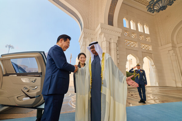 President Lee Jae-myung arrives at the UAE Presidential Palace (Source: Yonhap News)
