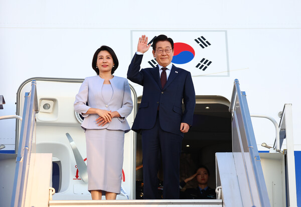 President Lee Jae-myung and first lady depart for Türkiye after concluding G20 schedule (Source: Yonhap News)